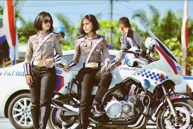 သင္​့သူငယ္​ခ်င္​း တရားခံ ​ေတြကို မန္​း႐ွင္​း​ေခၚပါ