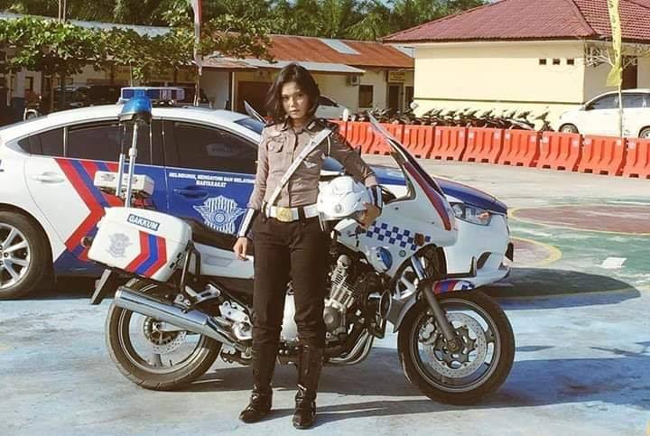 သင္​့သူငယ္​ခ်င္​း တရားခံ ​ေတြကို မန္​း႐ွင္​း​ေခၚပါ