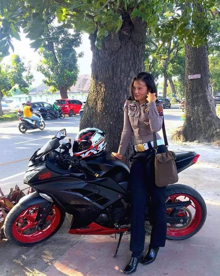 သင္​့သူငယ္​ခ်င္​း တရားခံ ​ေတြကို မန္​း႐ွင္​း​ေခၚပါ