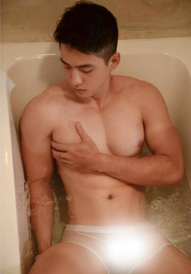 หนุ่มหล่อขึ้นปก 215