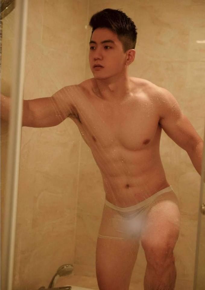 หนุ่มหล่อขึ้นปก 215