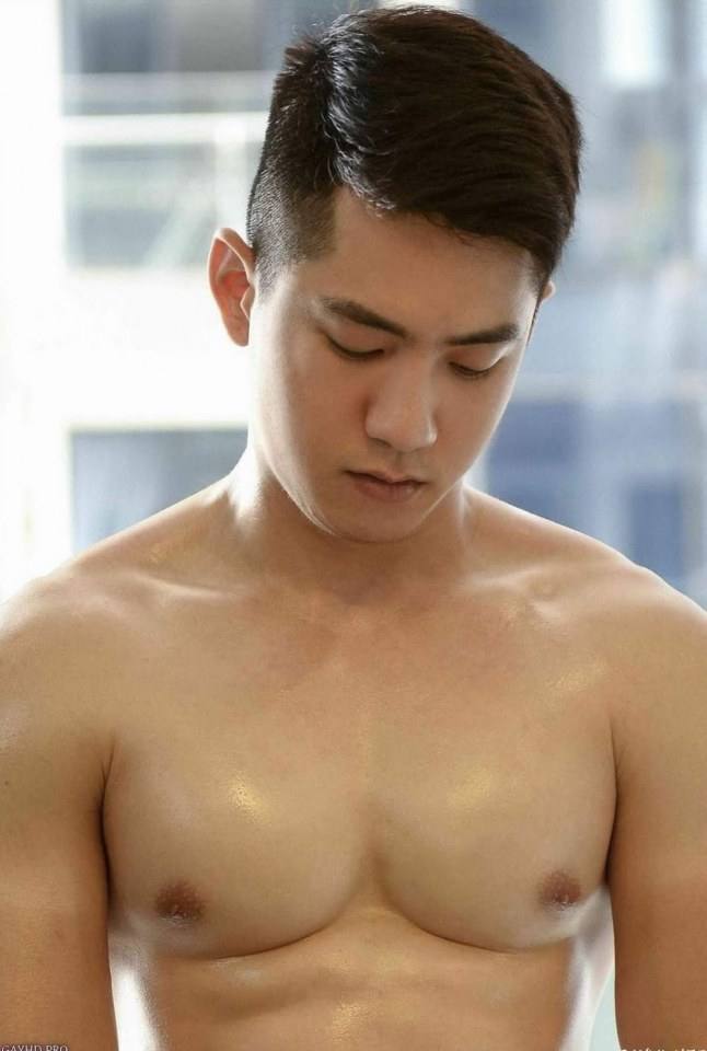 หนุ่มหล่อขึ้นปก 215