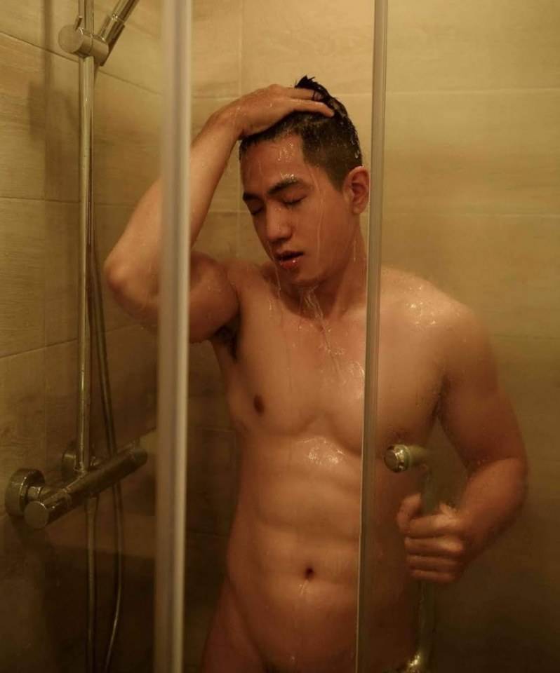 หนุ่มหล่อขึ้นปก 215