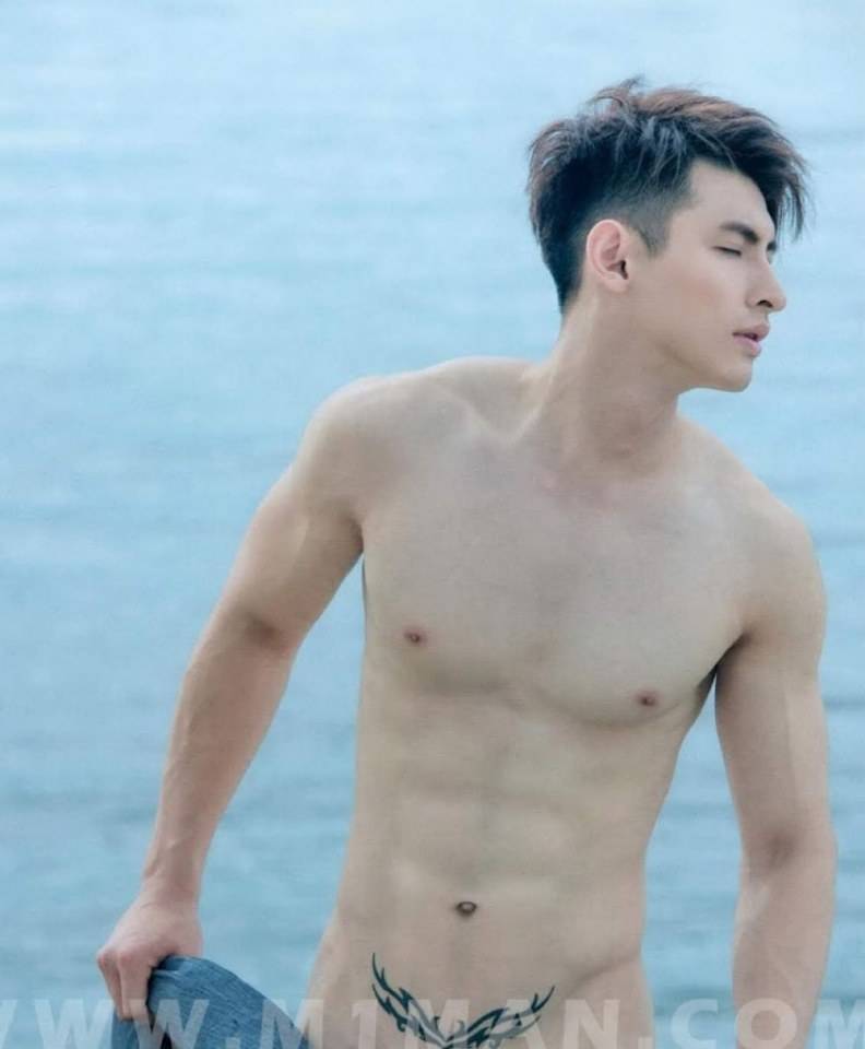 หนุ่มหล่อขึ้นปก 216
