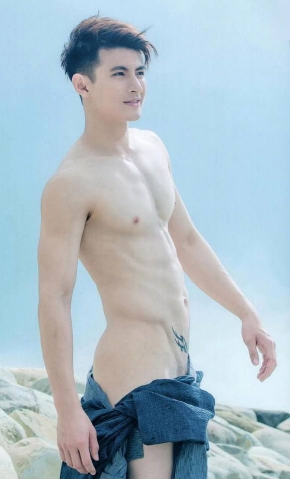 หนุ่มหล่อขึ้นปก 216