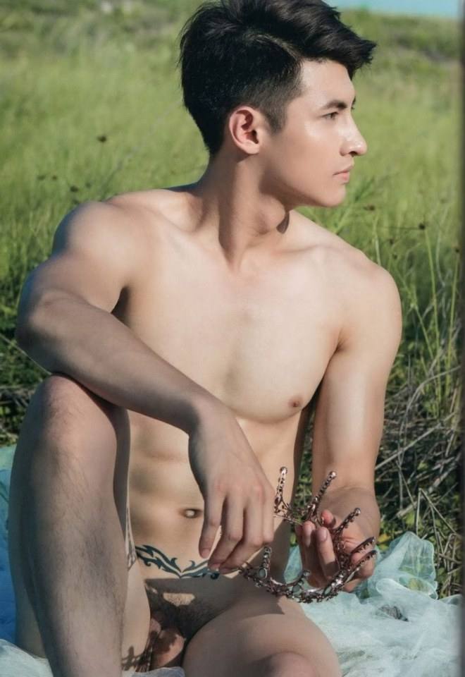 หนุ่มหล่อขึ้นปก 216