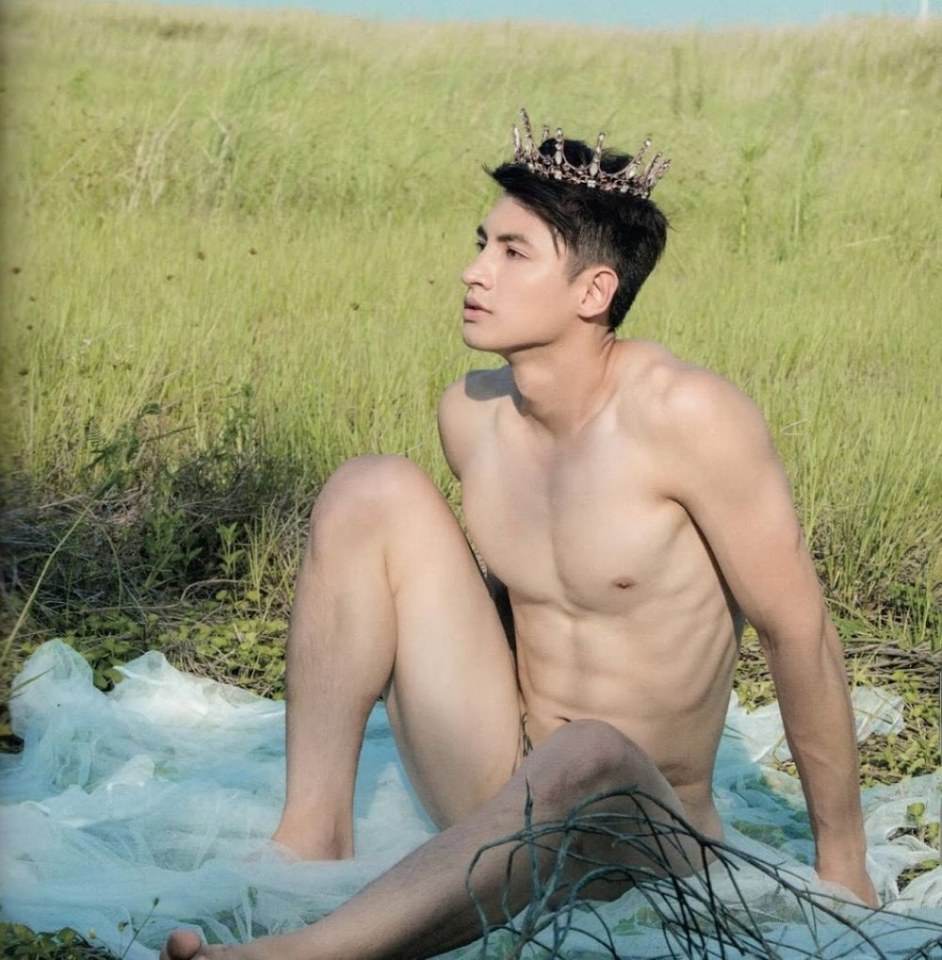 หนุ่มหล่อขึ้นปก 216