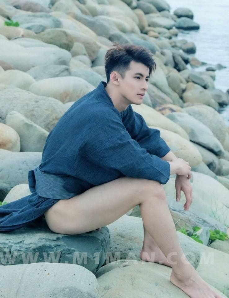 หนุ่มหล่อขึ้นปก 216