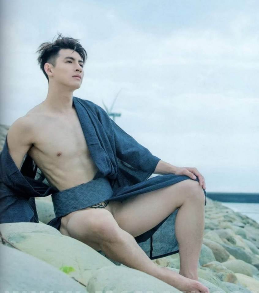 หนุ่มหล่อขึ้นปก 216