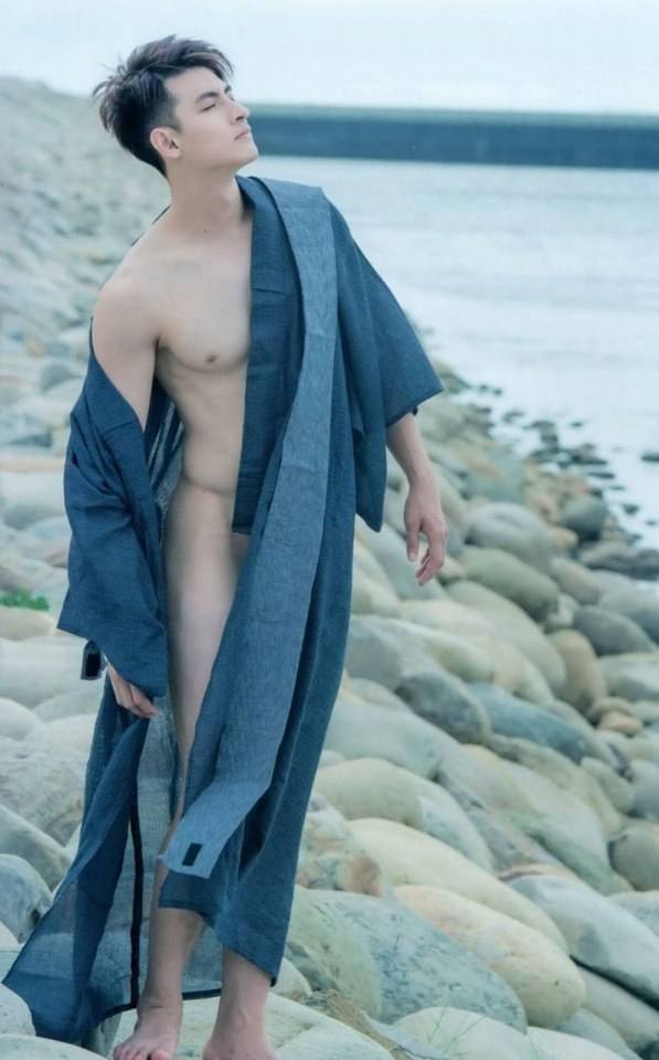 หนุ่มหล่อขึ้นปก 216