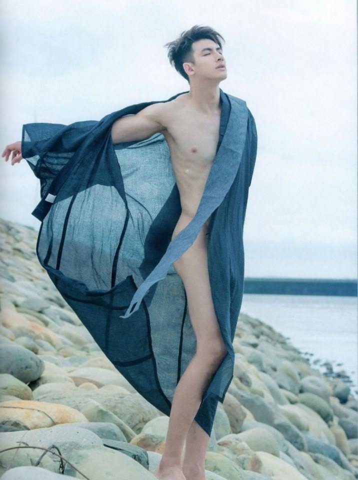 หนุ่มหล่อขึ้นปก 216
