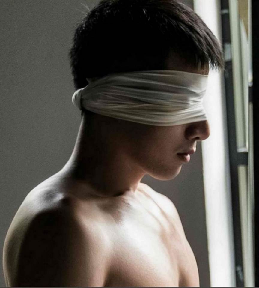 หนุ่มหล่อขึ้นปก 217