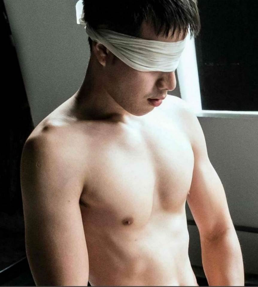 หนุ่มหล่อขึ้นปก 217