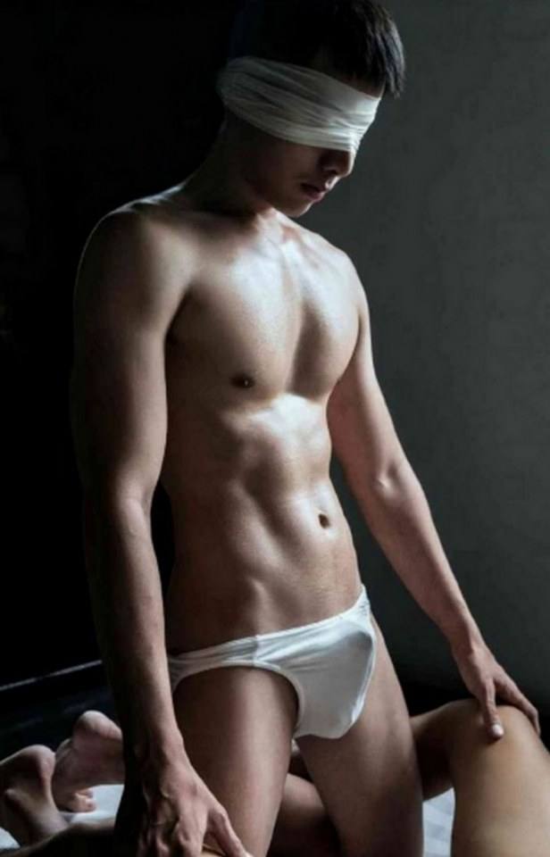 หนุ่มหล่อขึ้นปก 217