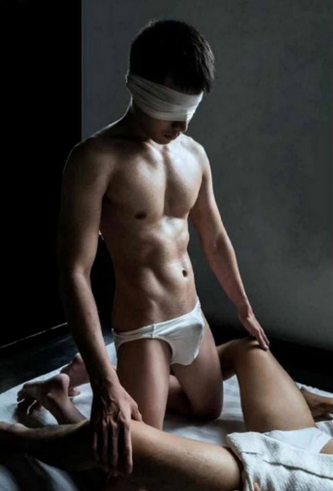 หนุ่มหล่อขึ้นปก 217