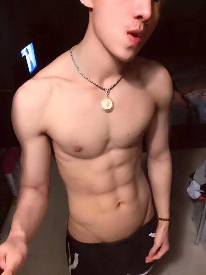 ใครมีรูปปัจจุบันของหนุ่มคนนี้บ้างครับ