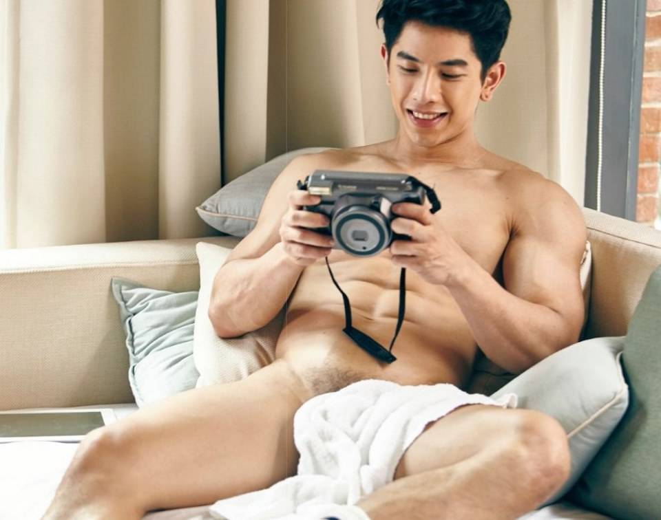 หนุ่มหล่อขึ้นปก 232