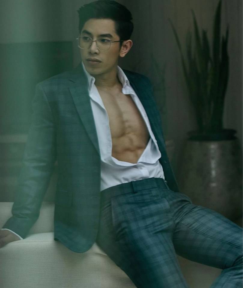 หนุ่มหล่อขึ้นปก 232