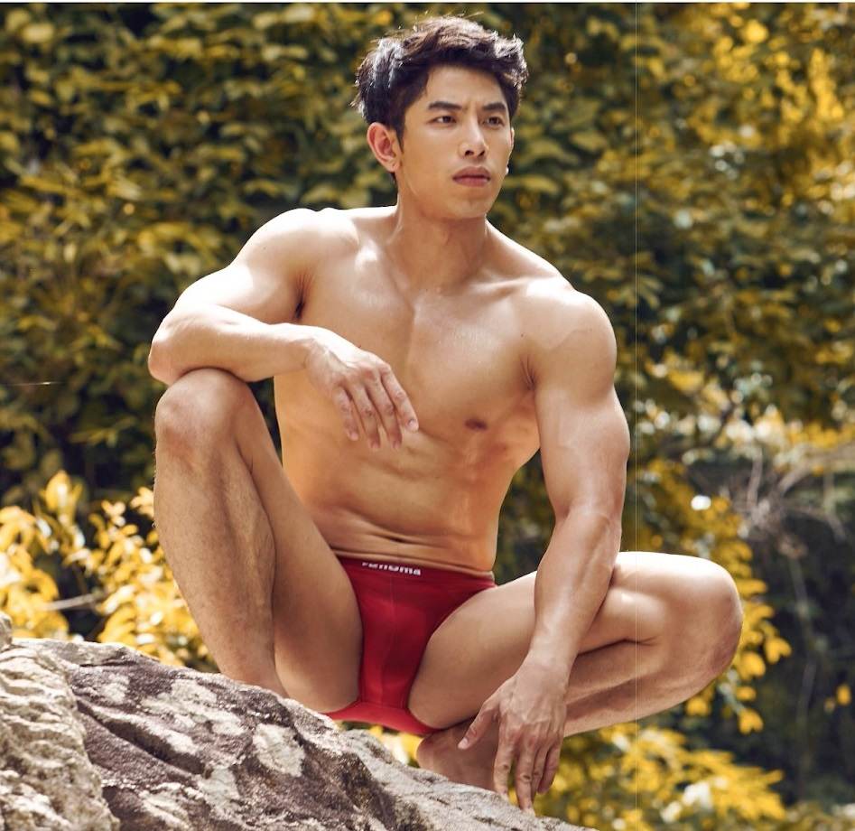 หนุ่มหล่อขึ้นปก 232