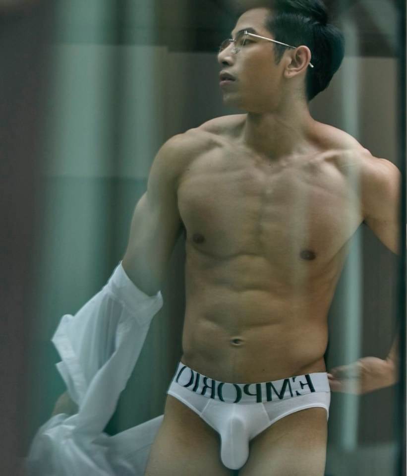 หนุ่มหล่อขึ้นปก 232