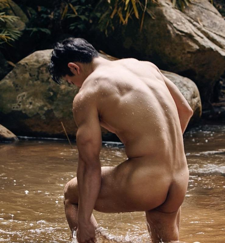หนุ่มหล่อขึ้นปก 232