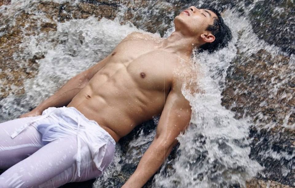 หนุ่มหล่อขึ้นปก 232