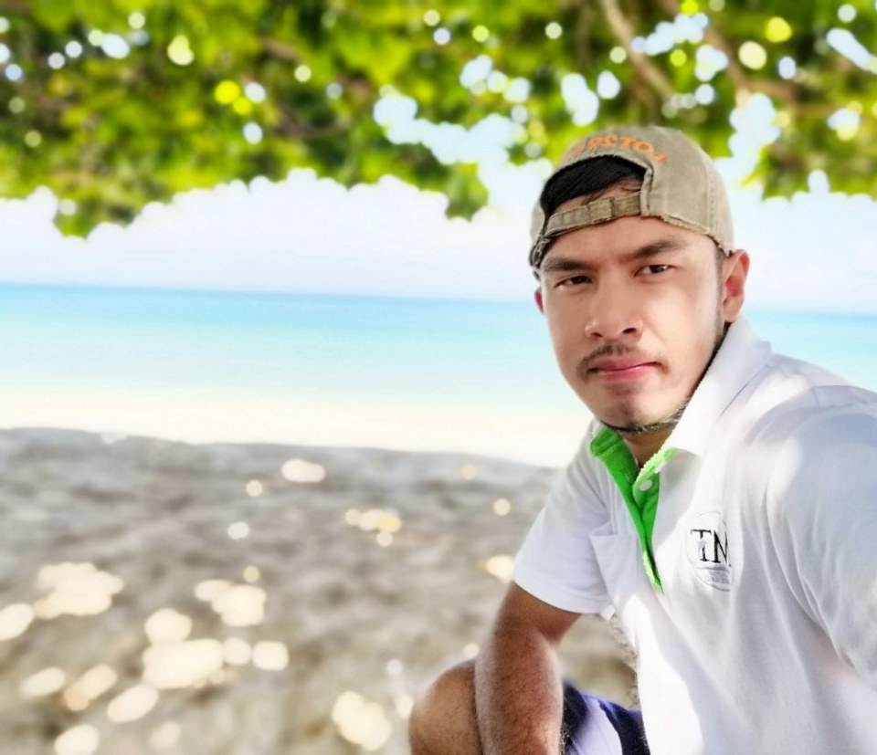 การมองโลกในแง่ดีสำหรับเรา ไม่ใช่แค่มองเห็นแต่ด้านดีของเรื่องราวต่างๆ แต่คือการเข้าใจว่า ทุกเรื่องบนโลกนี้ไม่ได้มีแค่ด้านเดียว มีบวกมีลบมีดี ไม่มีดี ไม่มีอะไรจะดีไปทั้งหมดทุกอย่าง ด้