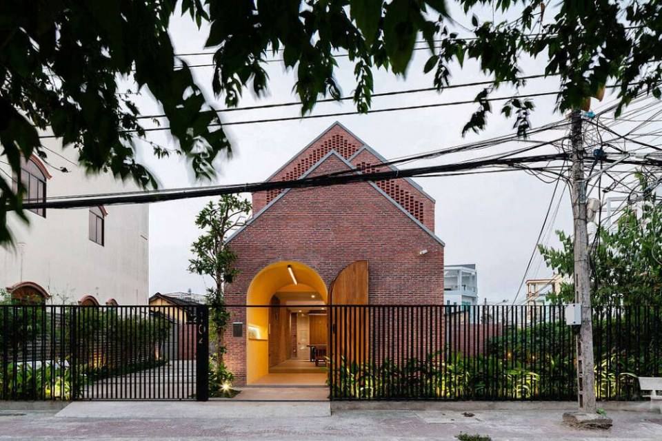 OldMeetsNew House by Block Architects