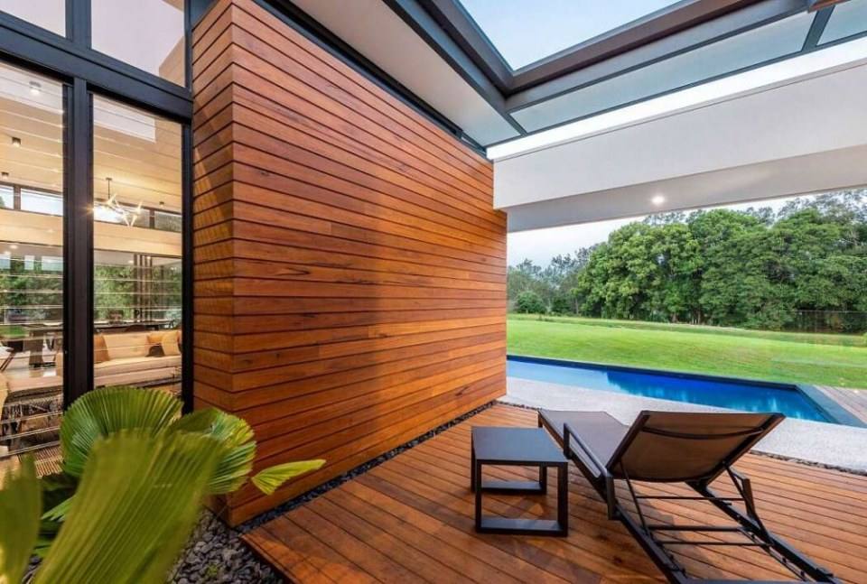 Gold Coast House by MRA Design