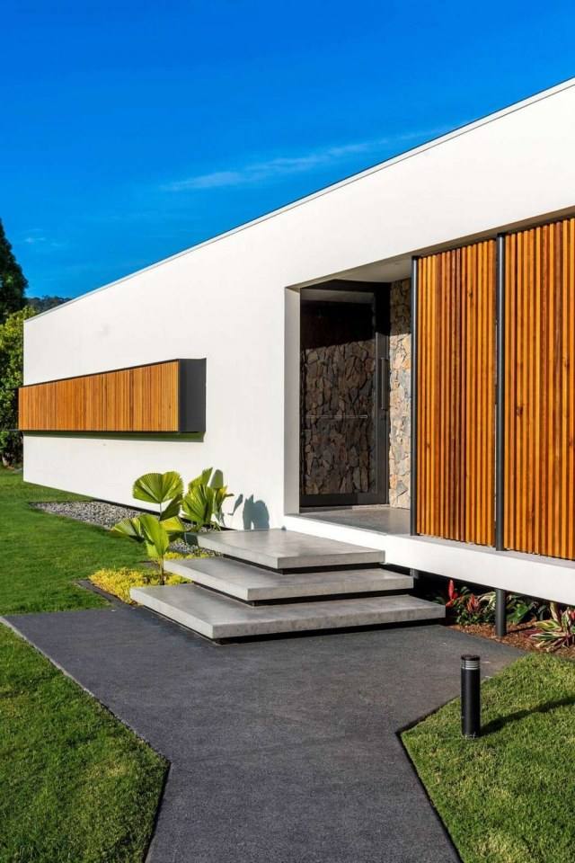 Gold Coast House by MRA Design