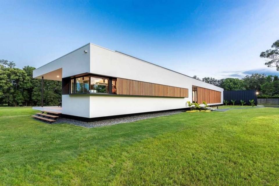 Gold Coast House by MRA Design