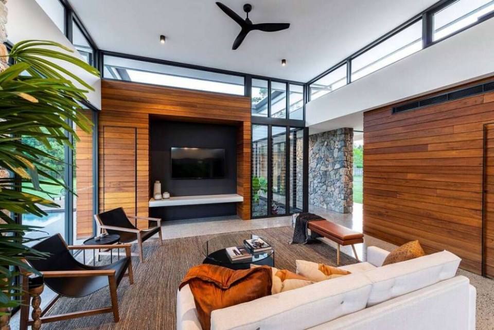 Gold Coast House by MRA Design