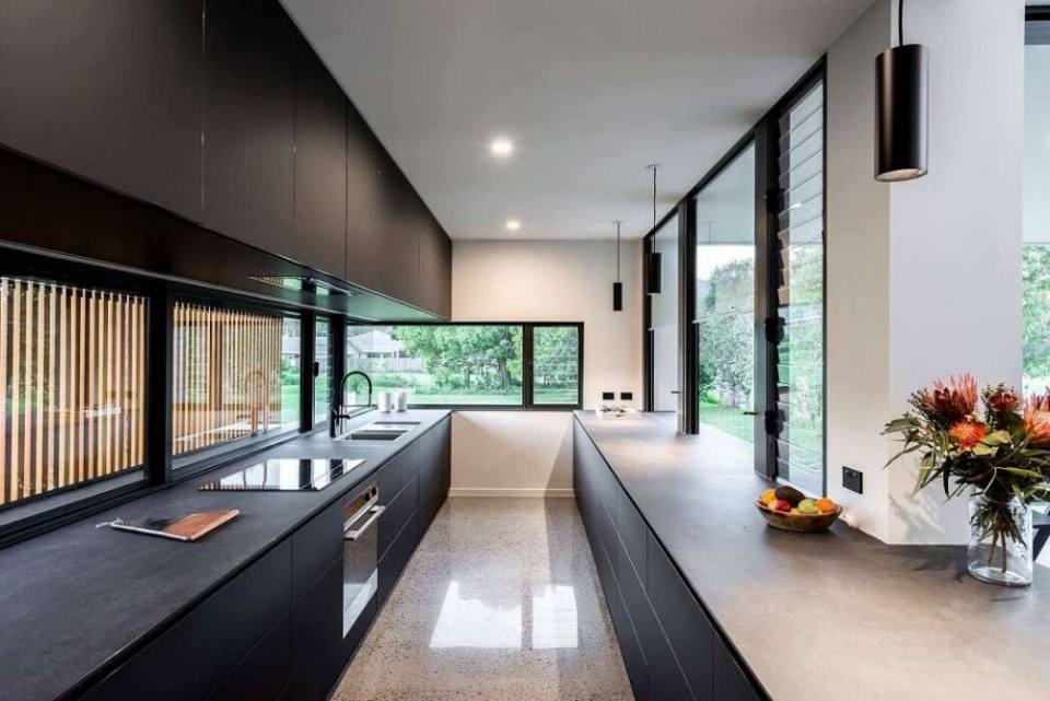 Gold Coast House by MRA Design