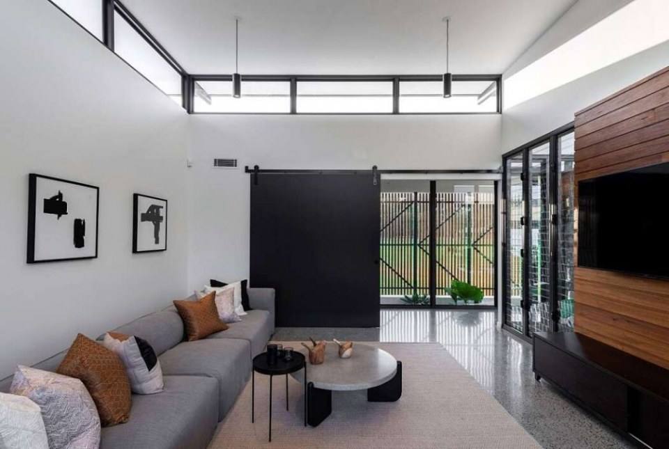 Gold Coast House by MRA Design