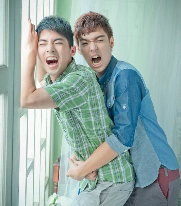 หนุ่มหล่อขึ้นปก 233