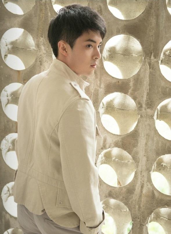 หนุ่มหล่อขึ้นปก 233