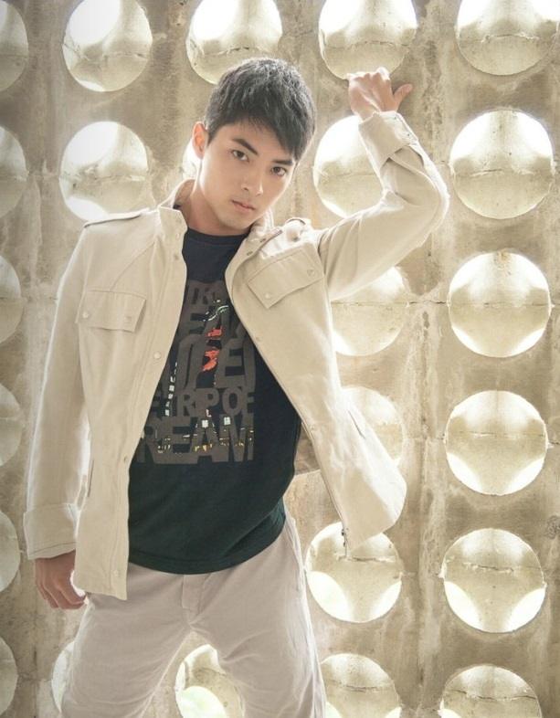 หนุ่มหล่อขึ้นปก 233