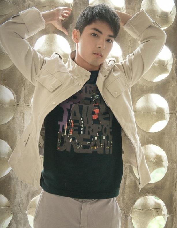 หนุ่มหล่อขึ้นปก 233