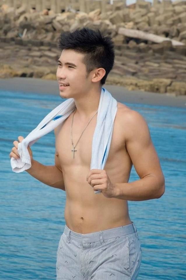 หนุ่มหล่อขึ้นปก 238