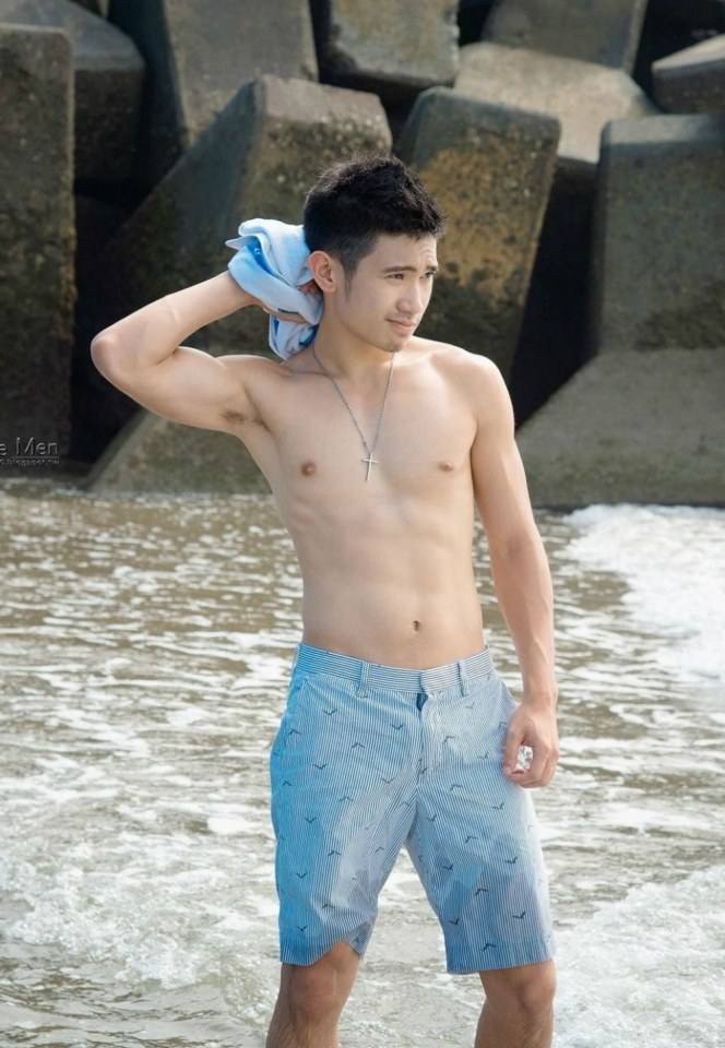 หนุ่มหล่อขึ้นปก 238