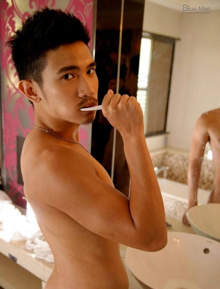 หนุ่มหล่อขึ้นปก 238