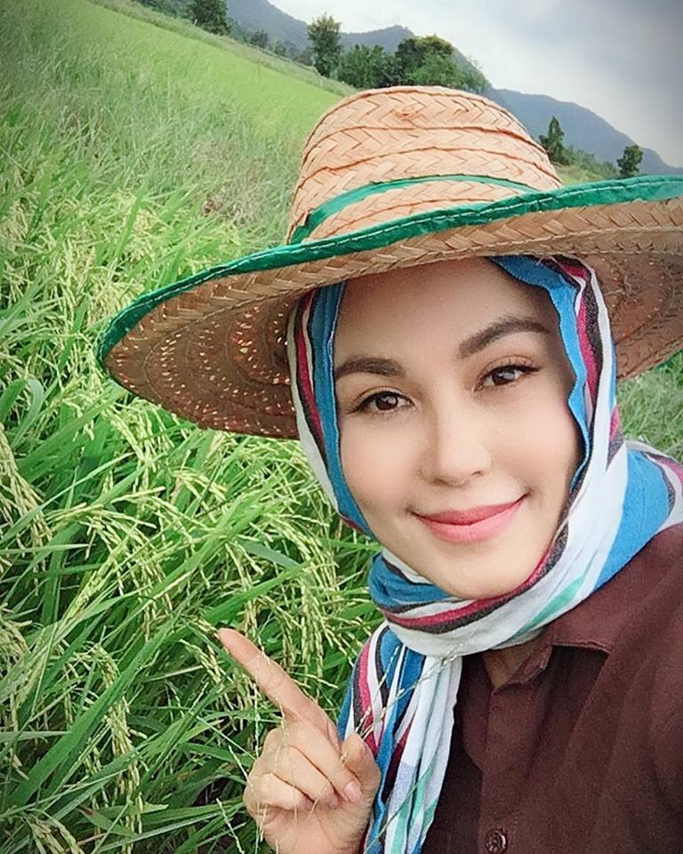 มารู้จัก "แม่ป่อง" สาวหนองคายตัวจริงทั้งในละครและชีวิตจริง จากละครผู้บ่าวอินดี้ยาหยีอินเตอร์ พร้อมชมความสวยของแม่ป่องตั้งแต่อดีตจนถึงปัจจุบัน ติดตาม IG: @muay_ansana