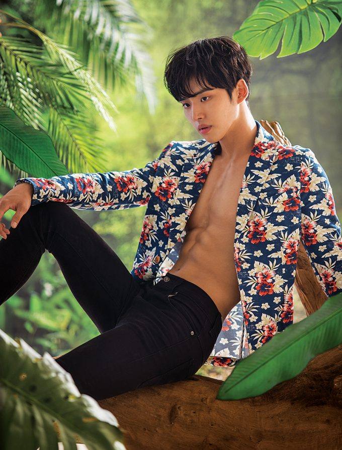 HongSeok @ Men&rsquo;s Health Korea July 2019