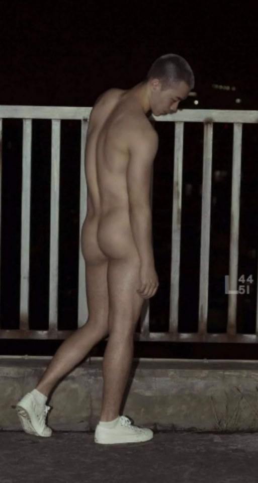 หนุ่มหล่อขึ้นปก 259