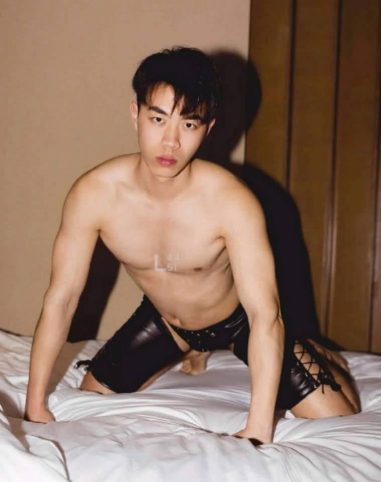 หนุ่มหล่อขึ้นปก 259