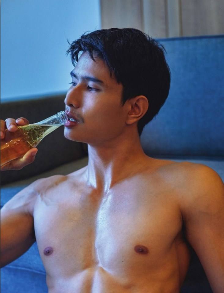 หนุ่มหล่อขึ้นปก 260