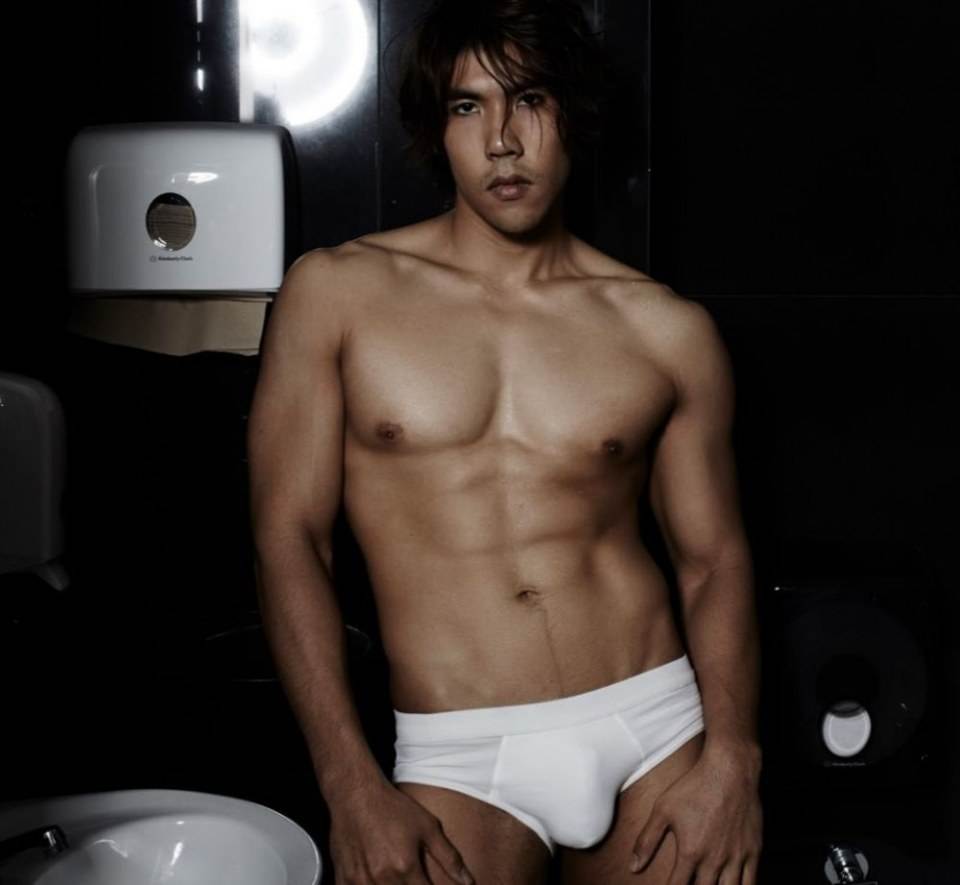 หนุ่มหล่อขึ้นปก 261