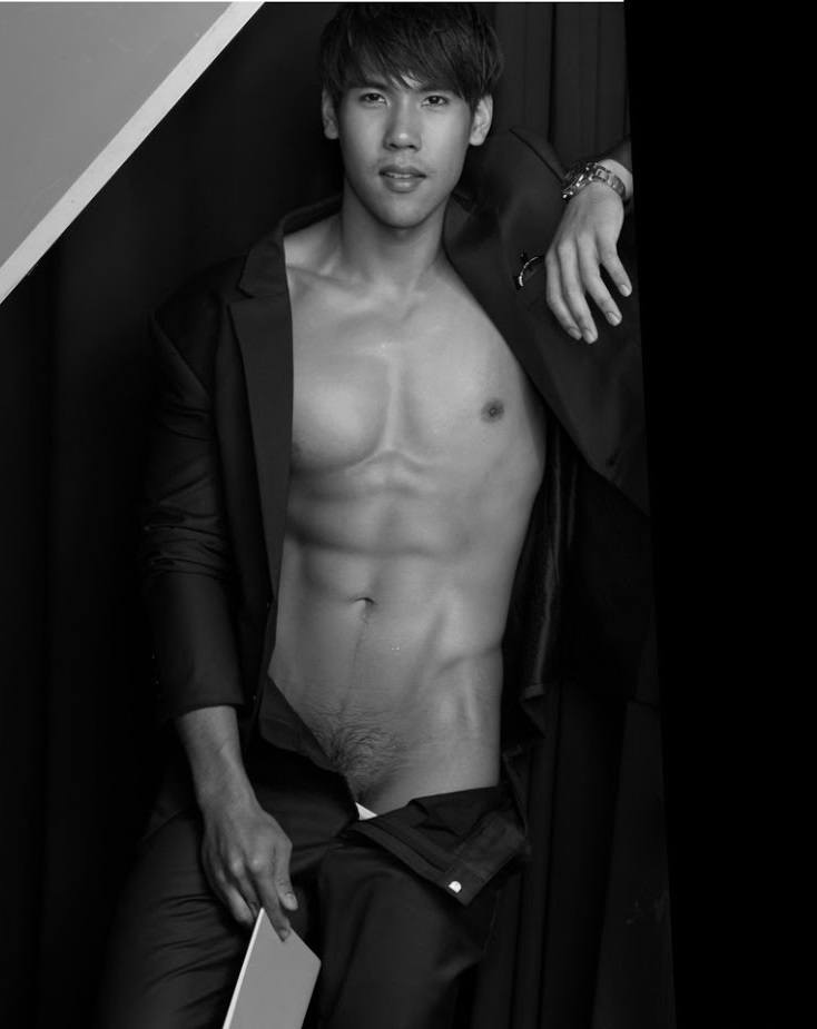 หนุ่มหล่อขึ้นปก 261