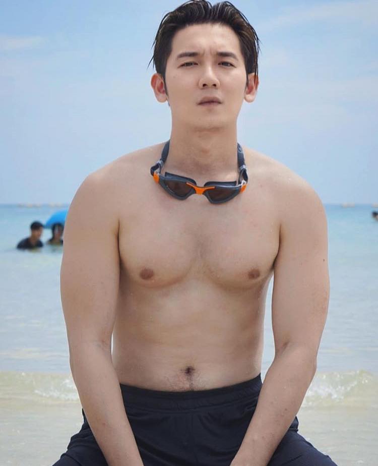 ถอดโชว์เรือนร่าง 2548