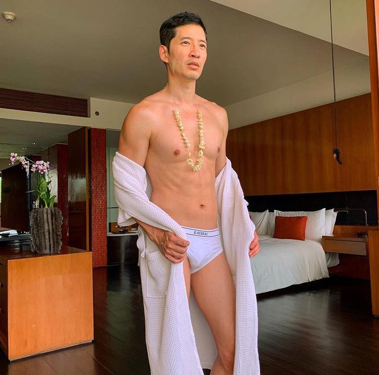 ถอดโชว์เรือนร่าง 2548
